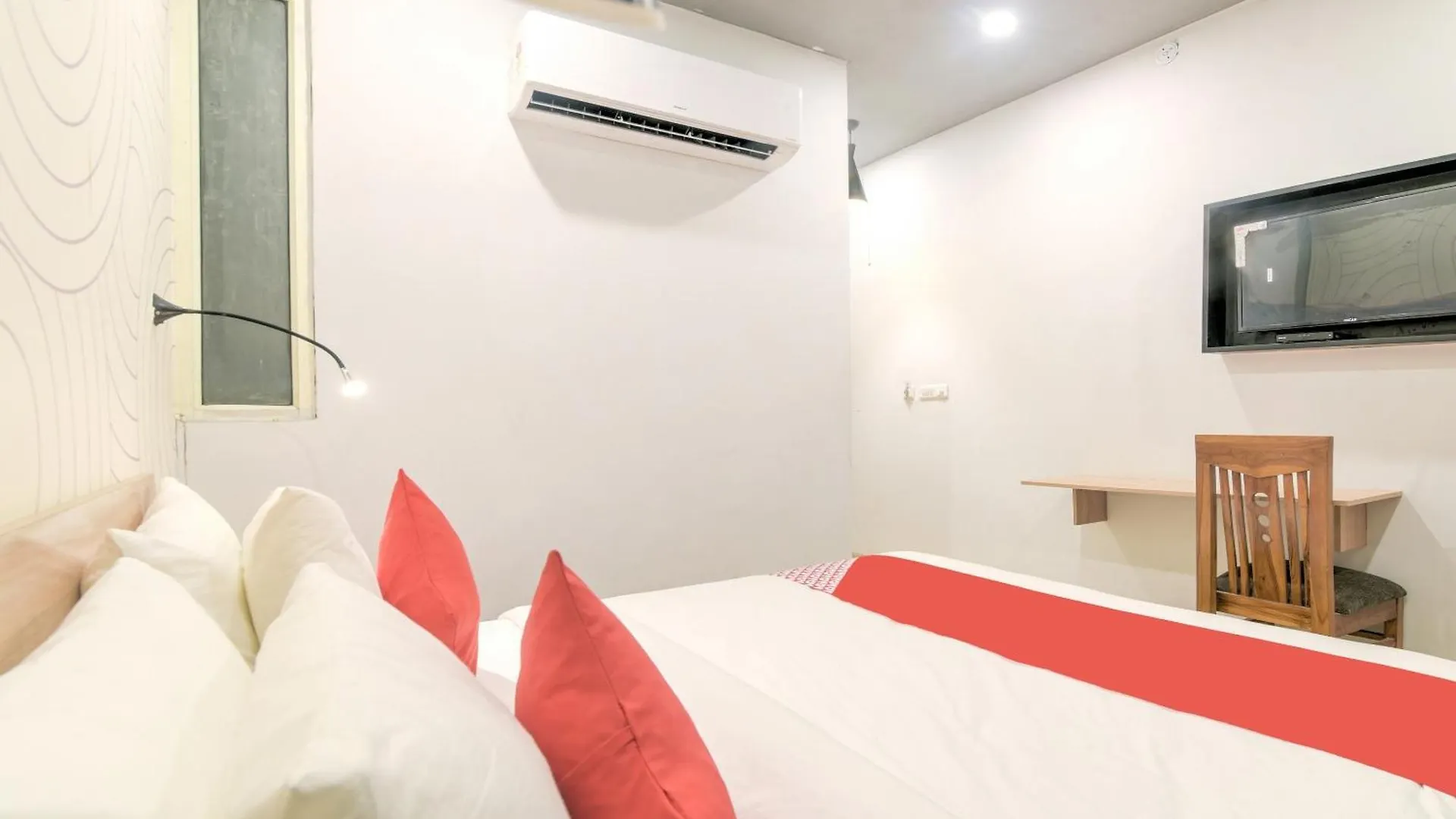 Super Collection O Jps Grand Hotel Near Dwarka Metro Station Delhi